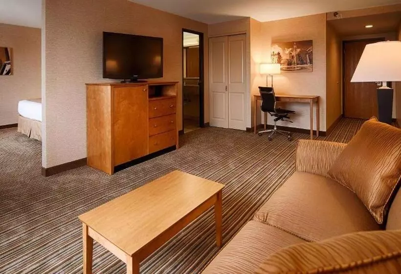 キングサイズベッドのスイートルーム, Best Western Royal Plaza Hotel And Trade Center