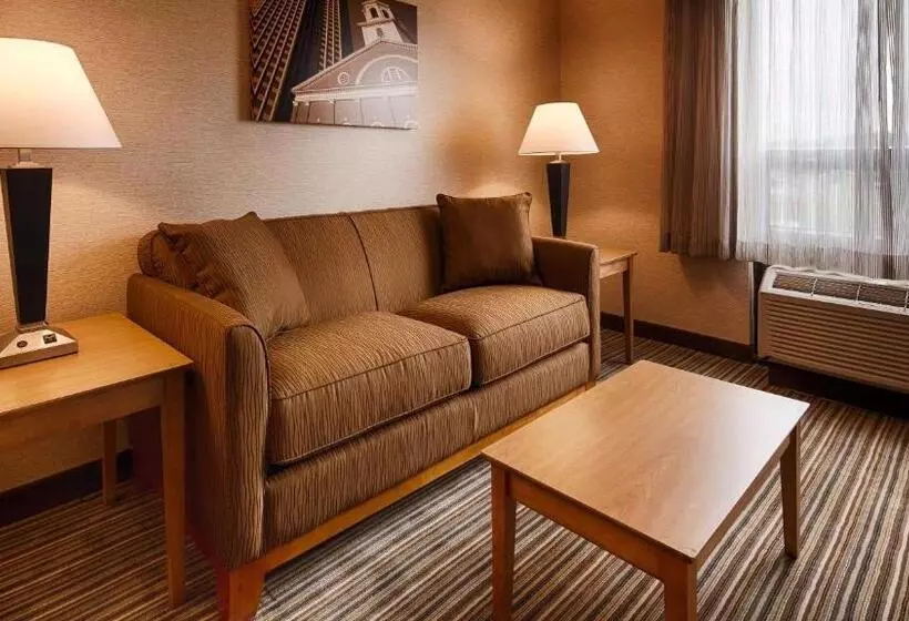 キングサイズベッドのスイートルーム, Best Western Royal Plaza Hotel And Trade Center
