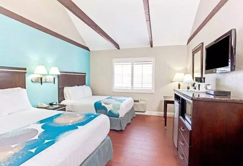 اتاق لوکس, Cabana Inn & Suites