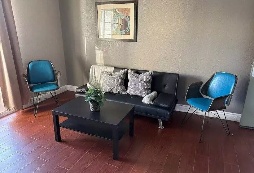 استودیوی استاندارد, Cabana Inn & Suites