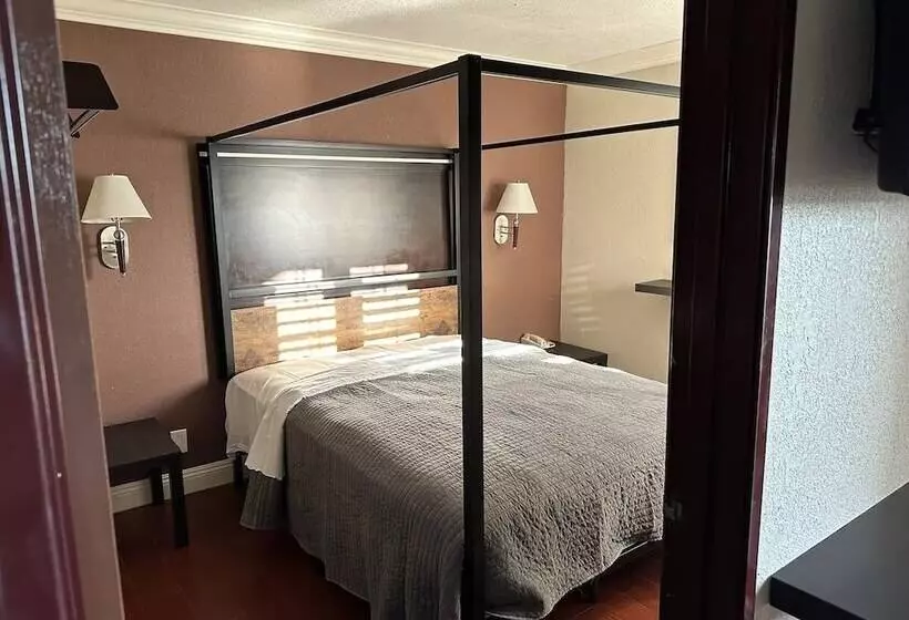 استودیوی استاندارد, Cabana Inn & Suites