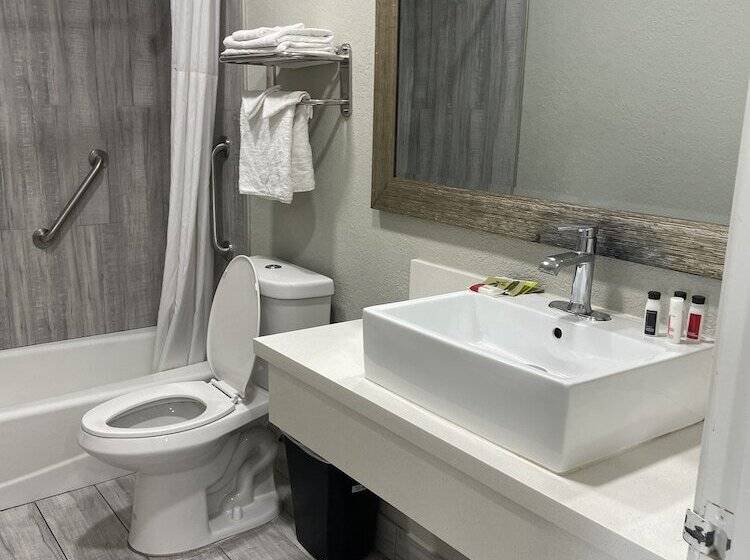 إستوديو قياسى, Cabana Inn & Suites