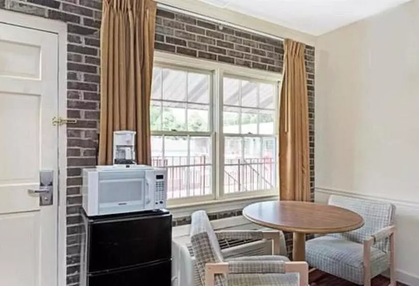 اتاق استاندارد با 2 تخت دوبل, Captain John Smith Inn Williamsburg