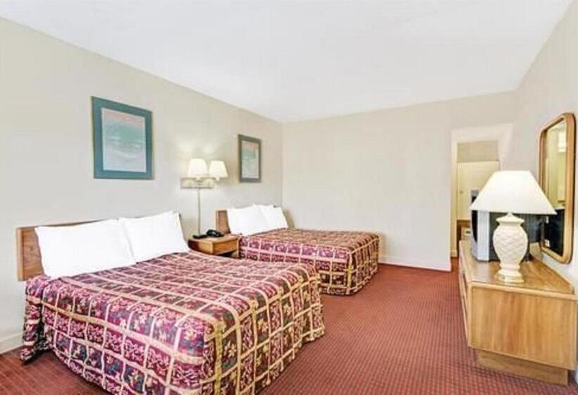 غرفه قياسيه سريرين مزدوجين, Captain John Smith Inn Williamsburg