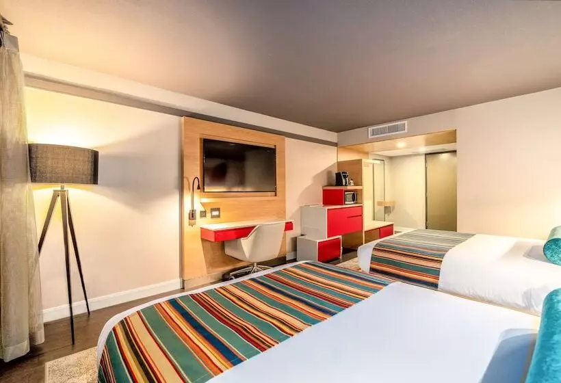 اتاق استاندارد با 2 تخت دوبل, Century Park Hotel La