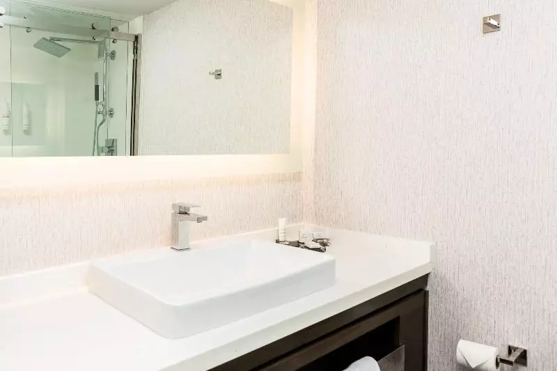 اتاق استاندارد با تخت بزرگ, Columbus Marriott