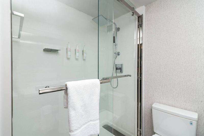 キングサイズベッドのスタンダードルーム, Columbus Marriott