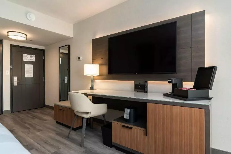 اتاق استاندارد با تخت بزرگ, Columbus Marriott