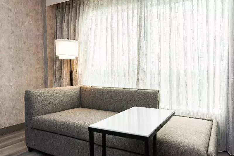 اتاق استاندارد با تخت بزرگ, Columbus Marriott
