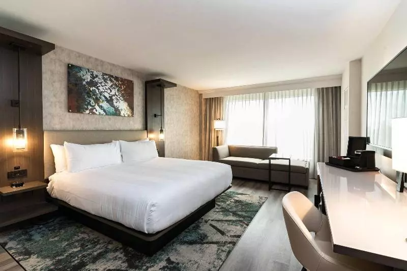 اتاق استاندارد با تخت بزرگ, Columbus Marriott