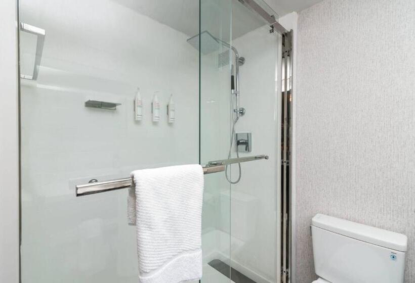 キングサイズベッドのスタンダードルーム, Columbus Marriott