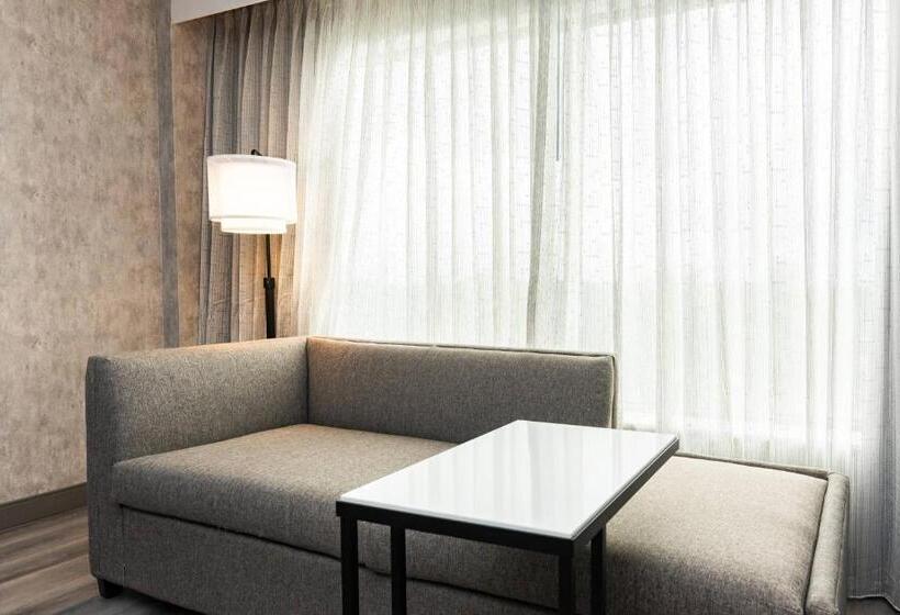 キングサイズベッドのスタンダードルーム, Columbus Marriott