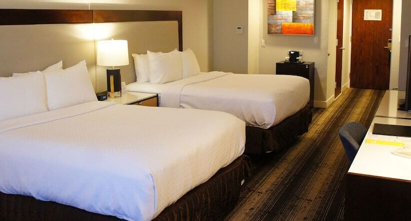 스탠다드 룸 더블 침대 2개, Crowne Plaza Edison, An Ihg
