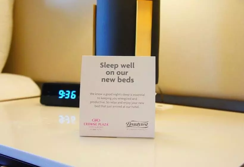 ２ダブルベッドのスタンダードルーム, Crowne Plaza Edison, An Ihg