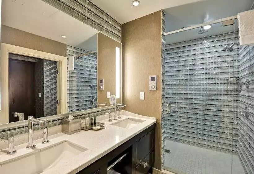 سوئیت با تخت بزرگ, Hilton Checkers Los Angeles