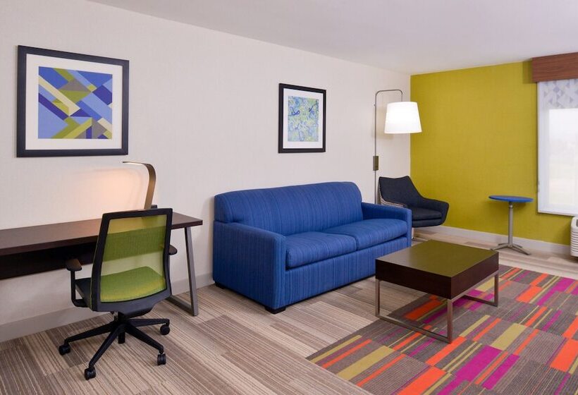 סוויטה מותאמת לאדם עם מוגבלויות, Holiday Inn Express & Suites   Shreveport   Downtown, An Ihg