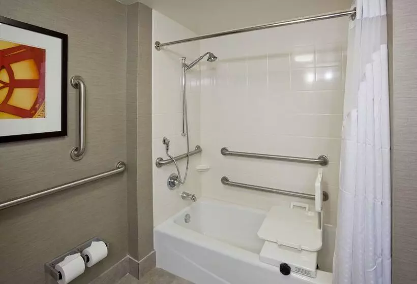 سوئیت برای معلولان, Holiday Inn Express & Suites Bloomington West By Ihg
