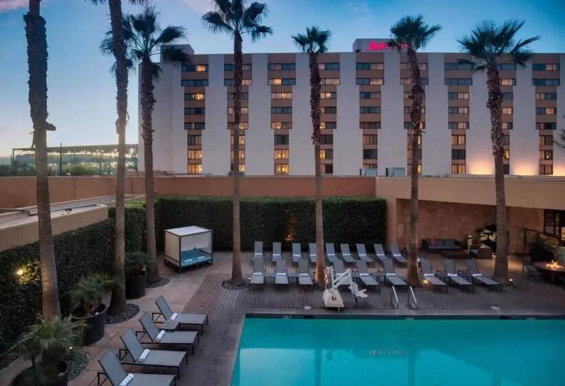 キングサイズベッドのスタンダードルーム, Los Angeles Marriott Burbank Airport