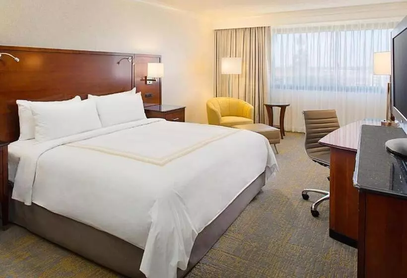 キングサイズベッドのスタンダードルーム, Los Angeles Marriott Burbank Airport