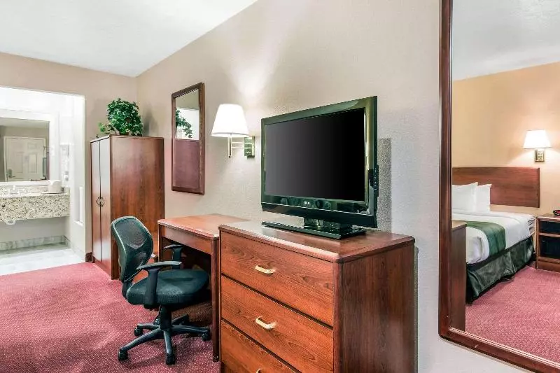 身障者適用キングサイズベッドルーム, Quality Inn Cedar City University Area