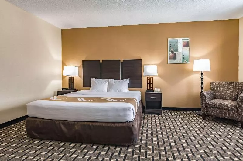 キングサイズベッドのスタンダードルーム, Quality Inn Schenectady Albany