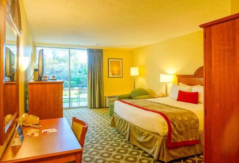 اتاق سوپریور با تخت بزرگ, Ramada By Wyndham Santa Barbara