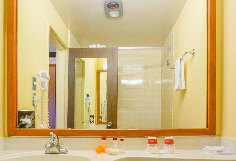 חדר סטנדרט, Ramada By Wyndham Santa Barbara