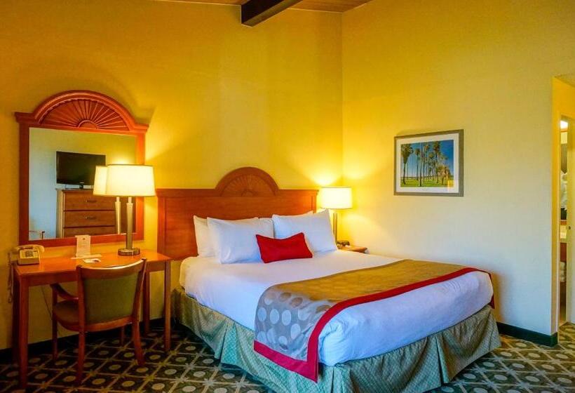 غرفة قياسية سرير كينج لذوى الإحتياجات الخاصة, Ramada By Wyndham Santa Barbara