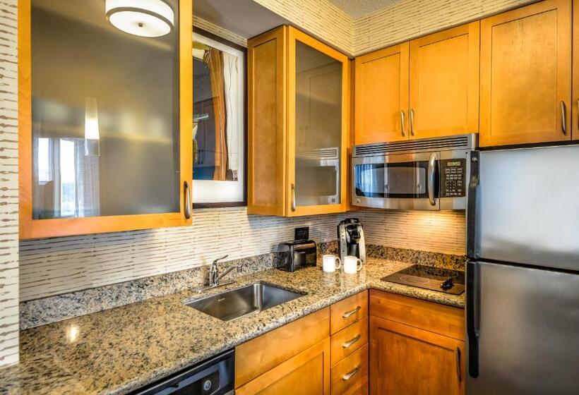 带大床的标准工作室, Residence Inn Arlington Courthouse