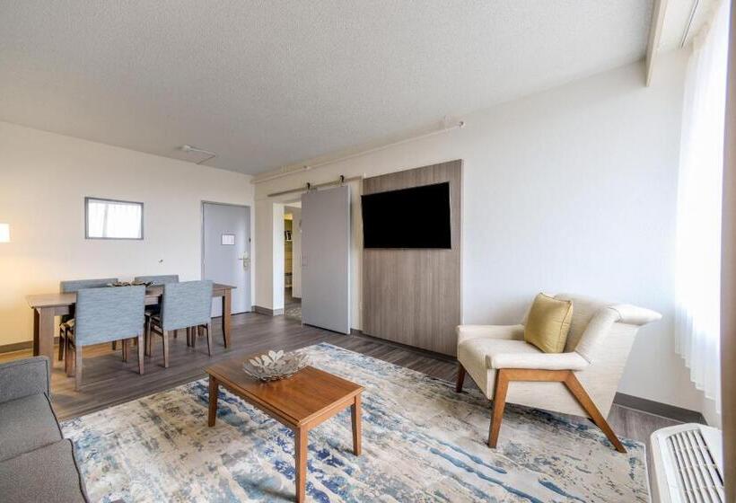 이그제큐티브 스위트 킹침대, Saint Louis Airport