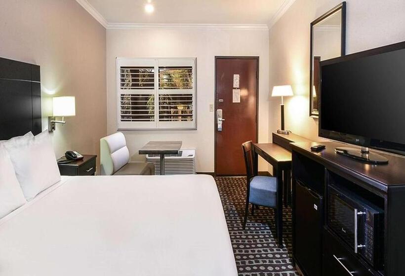 חדר סטנדרט עם מיטת קינג, Travelodge By Wyndham Commerce Los Angeles Area