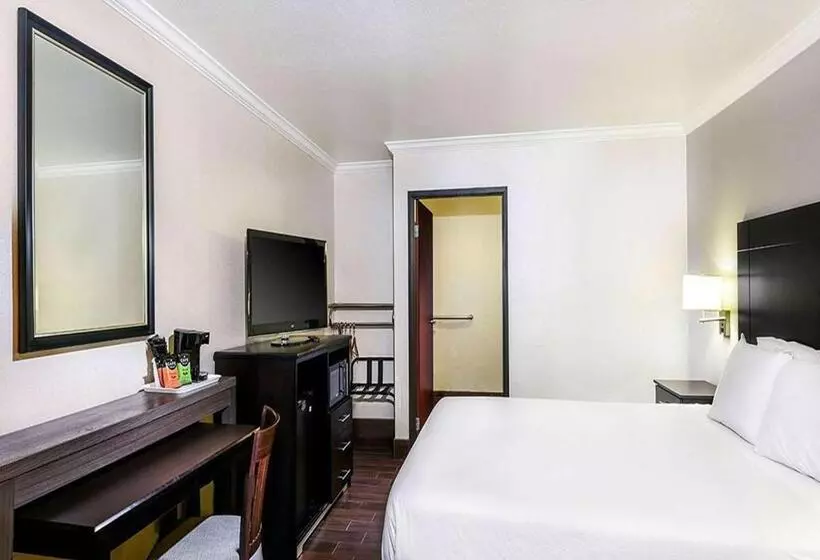 اتاق استاندارد با تخت بزرگ, Travelodge By Wyndham Commerce Los Angeles Area