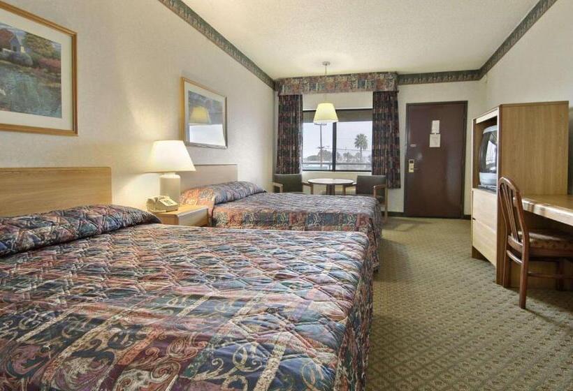 Номер Стандарт, Travelodge By Wyndham Commerce Los Angeles Area