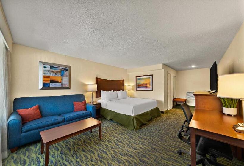 חדר סטנדרט עם מיטת קינג, Paddletail Waterfront Lodge, Trademark Collection By Wyndham