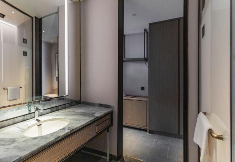 스탠다드 룸 킹사이즈 침대, Crown Motel