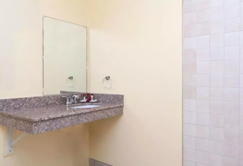 اتاق استاندارد یک تخته برای معلولان, Americas Best Value Inn & Suites Bakersfield Central