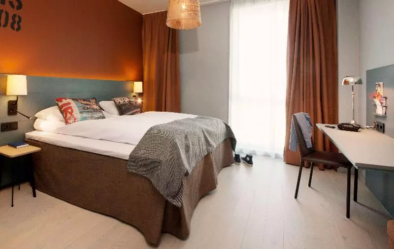 اتاق استاندارد با تخت بزرگ, Comfort Inn & Suites Orange County John Wayne Airport