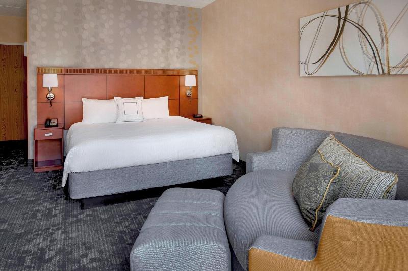 اتاق استاندارد با تخت بزرگ, Courtyard By Marriott Hartford Windsor Airport