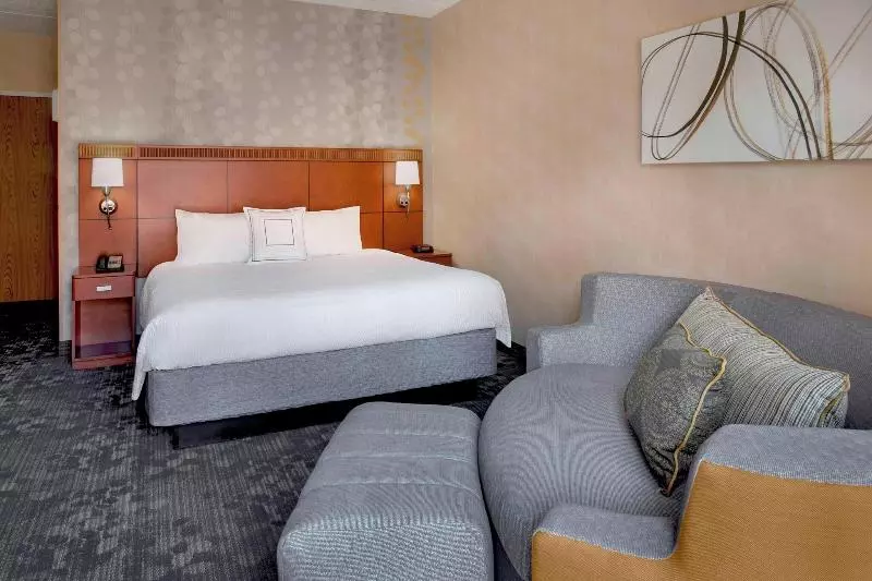 Standard-huone King-vuode, Courtyard By Marriott Hartford Windsor Airport