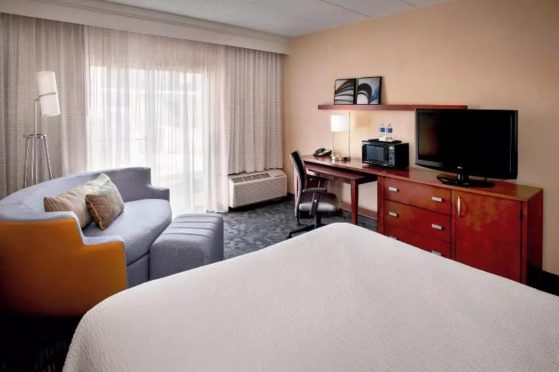 Standard-huone King-vuode, Courtyard By Marriott Hartford Windsor Airport