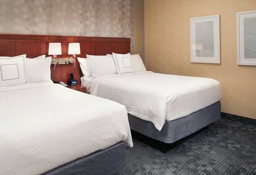 سوییت, Courtyard Chicago Deerfield