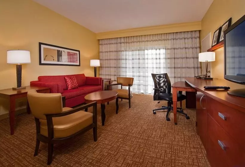 سوییت, Courtyard By Marriott Richmond West