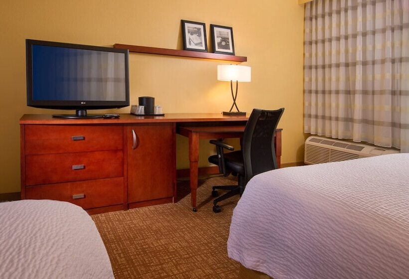 Люкс, Courtyard By Marriott Richmond West