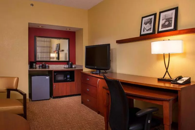 اتاق استاندارد با تخت بزرگ, Courtyard By Marriott Richmond West