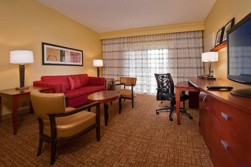 Люкс, Courtyard By Marriott Richmond West
