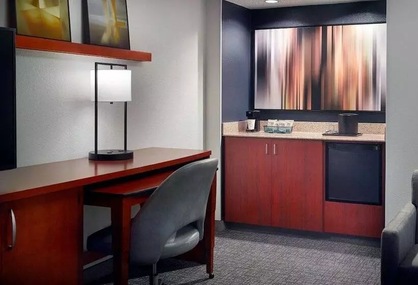 スイート, Courtyard By Marriott Tallahassee Downtown/capital