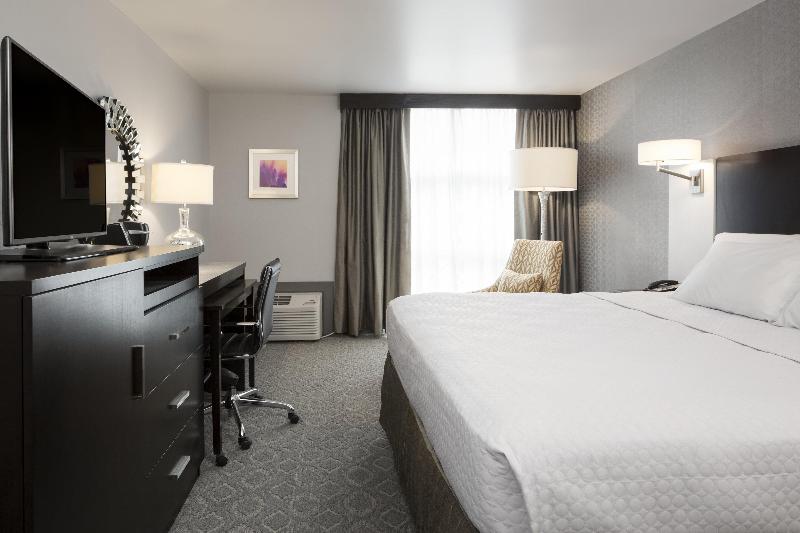 اتاق استاندارد با تخت بزرگ برای معلولان, Crowne Plaza Chicago Sw   Burr Ridge, An Ihg