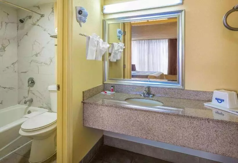 ２ダブルベッドのスタンダードルーム, Days Inn By Wyndham Hampton Near Coliseum Convention Center
