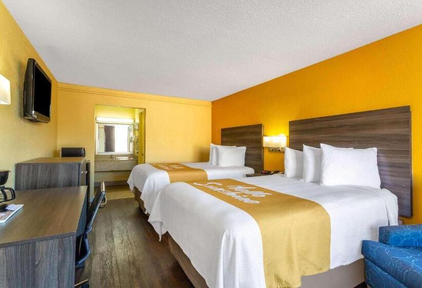 带2个双人床的标准工作室, Days Inn By Wyndham Hampton Near Coliseum Convention Center