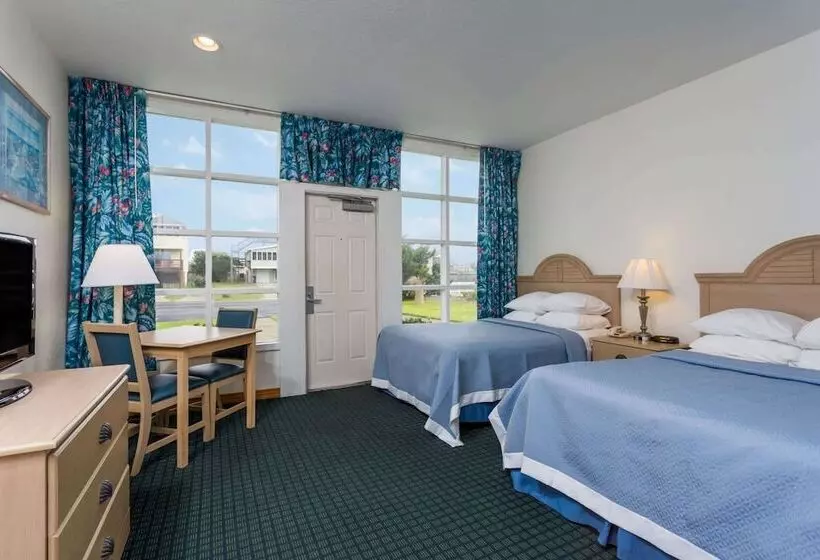 ２ダブルベッドのスタンダードルーム, Days Inn By Wyndham Kill Devil Hills Oceanfront  Wilbur